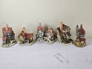 lot 309 image: David Winter Cottage Collection - A - (5)