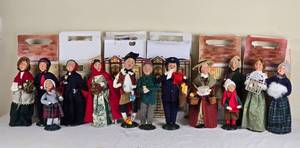 lot 300 image: Byers Choice Christmas Carolers - A - (13)