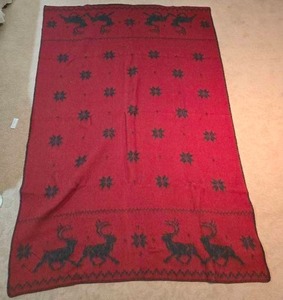 lot 164 image: SOFT REINDEER PATTERN KNIT WOOL BLANKET BY DALE OF NORWAY