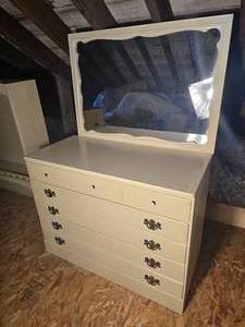 lot 166 image: VINTAGE ETHAN ALLEN WHITE COUNTRY FRENCH VANITY DRESSER WITH MIRROR