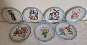 lot 168 image: FESTIVE CLASSIC HUMMEL CHRISTMAS PLATE COLLECTION - (7)