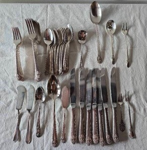 lot 23 image: Gorgeous Vintage Sterling Silver Flatware Set - Holmes & Edwards - Inlaid - 1544g