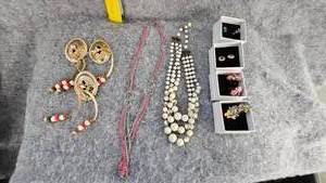 lot 57 image: Vintage Jewelry, Necklaces and Clip OnScrew Post Earrings