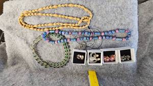 lot 66 image: Assorted Vintage Jewelry Includinng Earrings, Necklaces and Such
