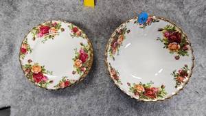 lot 76 image: Royal Albert Bone China, England, Country Rose Pattern-6-6 Bowls, 6 Dessert Plates