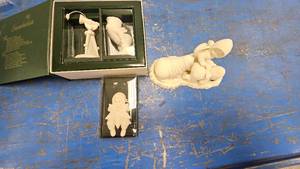 lot 113 image: Snowbabies, I Saw You, I cant find you, Ornament