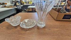 lot 118 image: Lead Crystal Vase with DishCandy Tray