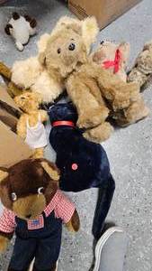 lot 10 image: Box of Stuffed Toys