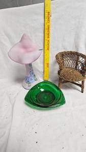 lot 16 image: Fenton Vase  wgreen dish and Chair