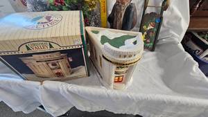 lot 32 image: Vintage Christmas Lot
