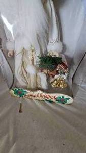 lot 45 image: Cameo Christmas Santa Claus Box
