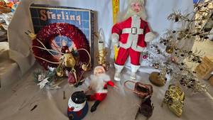 lot 46 image: Vintage Christmas Lot
