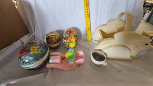 lot 49 image: Vintage Easter Lot