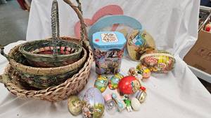 lot 50 image: Vintage Easter Lot