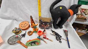 lot 66 image: Halloween Lot