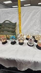 lot 75 image: Snow Globe Assorted Lot