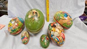 lot 80 image: Vintage Easter Lot