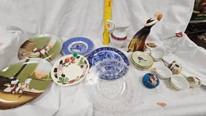 lot 115 image: Assorted Plates, Pitchers, Tea Set, Yo-yo