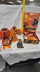 lot 100 image: Halloween Vintage Lot