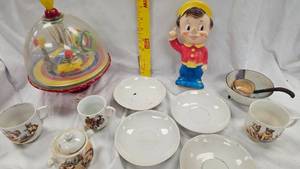 lot 129 image: Pop   Rice Krispies doll, bowlladel, assorted misc