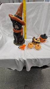 lot 134 image: Halloween Vingtage