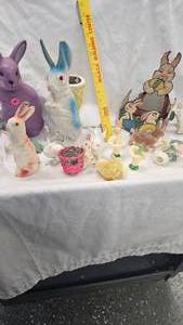 lot 149 image: Vintage Easter Lot