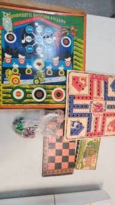 lot 153 image: Vintage Game Lot