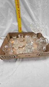 lot 154 image: Crystal and Clear Glass Minatures