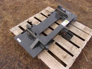 lot 13 image: Wolverine Class 1 Skid to 3PT Adaptor Plate (UNUSED)