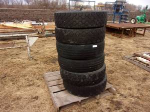 lot 25 image: 6- 22575R19.5 Truck Tires