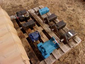 lot 35 image: 8 Hydraulic Pumps
