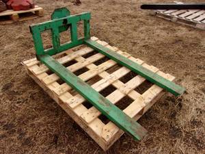 lot 41 image: Pallet Fork W Mount