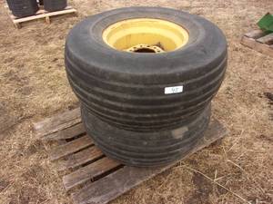 lot 42 image: Pair of Goodyear 31x13.5-15 Tires & Rims