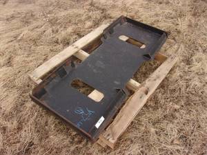 lot 44 image: Skidsteer Mounting Plate (UNUSED)