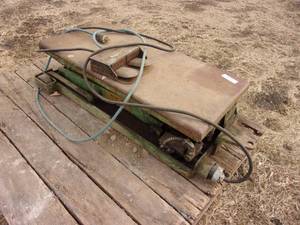 lot 48 image: 1,000LB Electric Lift Table