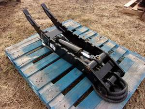 lot 51 image: Mini Excavator Weld on Hydraulic Thumb (UNUSED)