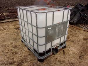 lot 54 image: 250 Gallon Poly Tank
