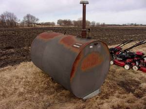 lot 55 image: 500 Gallon Tank
