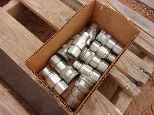 lot 65 image: 5 Sets of Flat Faced Hyd Couplers (UNUSED)