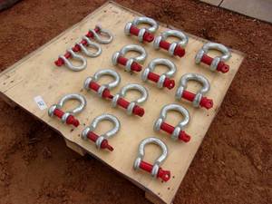 lot 68 image: 15 Threaded ShacklesClevises (UNUSED)
