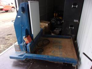 lot 71 image: Electric over Hydraulic Lift Table (WORKS)