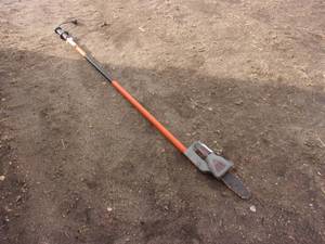 lot 74 image: Remington Electric Pole Saw (Works)