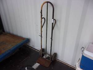 lot 82 image: 2 Wheeler Cart