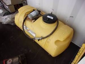 lot 92 image: 25 Gallon Sprayer Tank W12Volt Pump