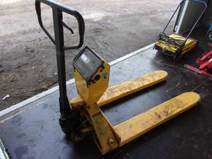 lot 93 image: 5,000LB Pallet Jack