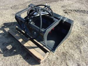 lot 8 image: Wolverine Mini Skid 44 Stump Grapple Bucket (UNUSED)