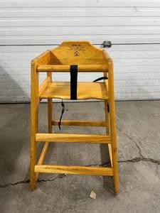 lot 9 image: Kids Childrens Baby Wooden High Chair - In Great Condition