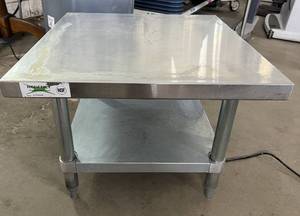 lot 33 image: Regency 600T2424G NSF Approved Stainless Steel Commercial Tools Equipment Table - In Good Condition 24 x 19 