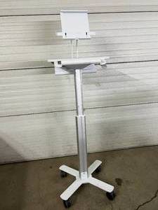 lot 34 image: Ergotron Mobile Laptop Tablet Workstation Sit To Standing Desk - In Great Condition