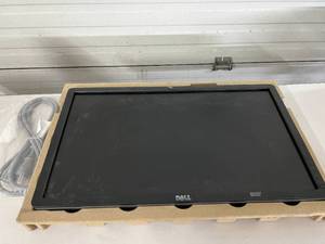 lot 55 image: New Out Of Box Dell PC Computer Desktop Monitor - In Great Condition